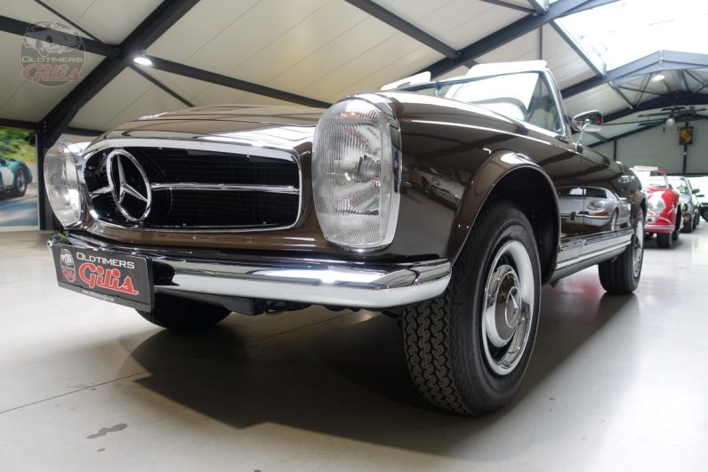 1965 Mercedes-Benz 230 SL Pagode
