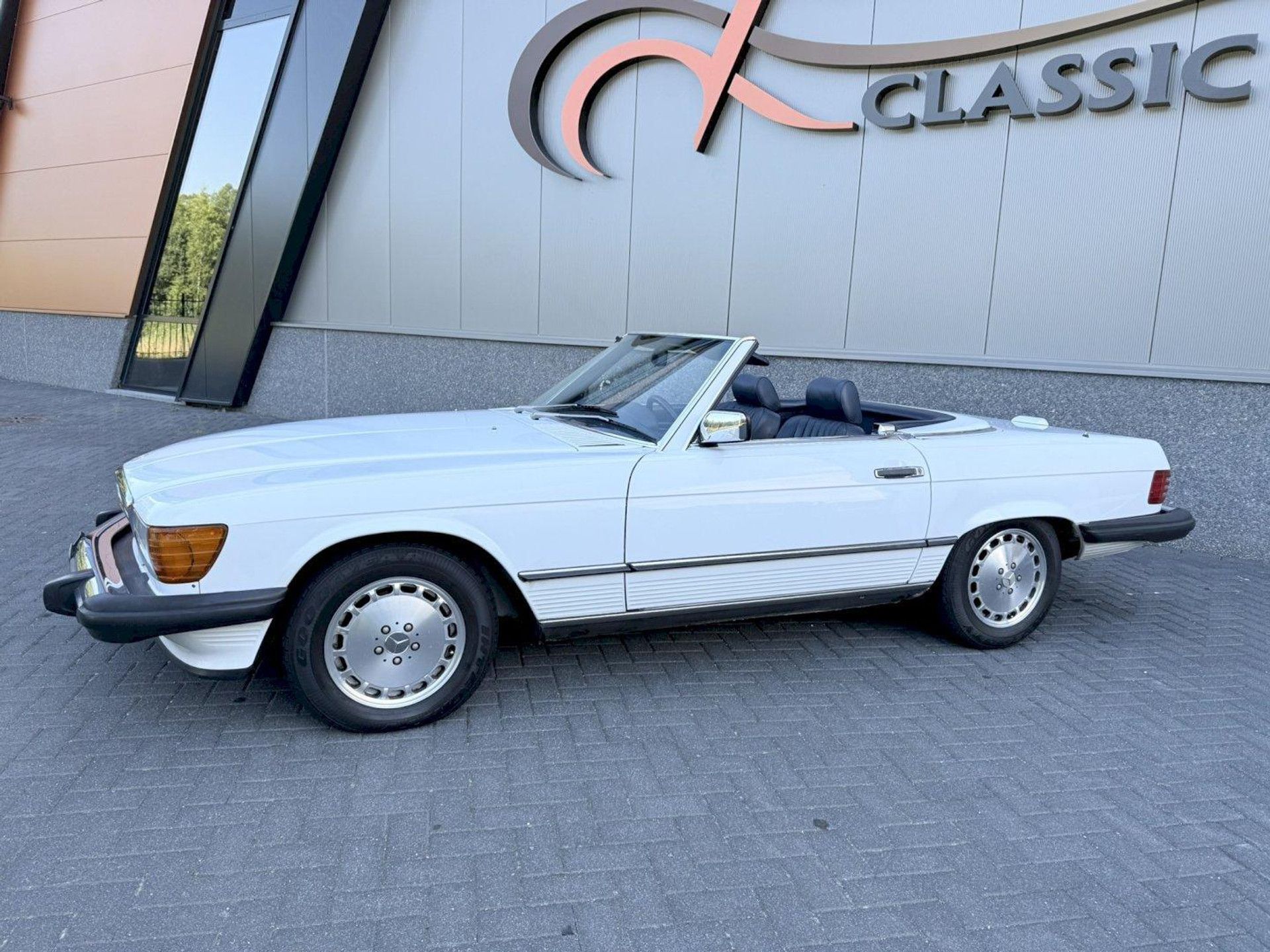 1989 Mercedes-Benz W107