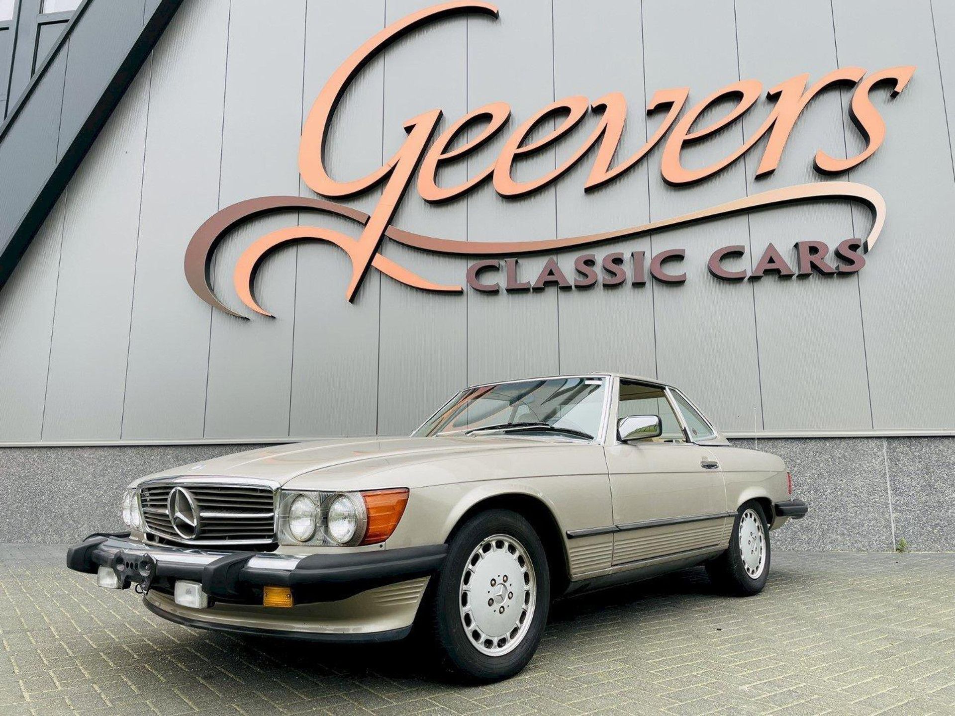 1989 Mercedes-Benz W107
