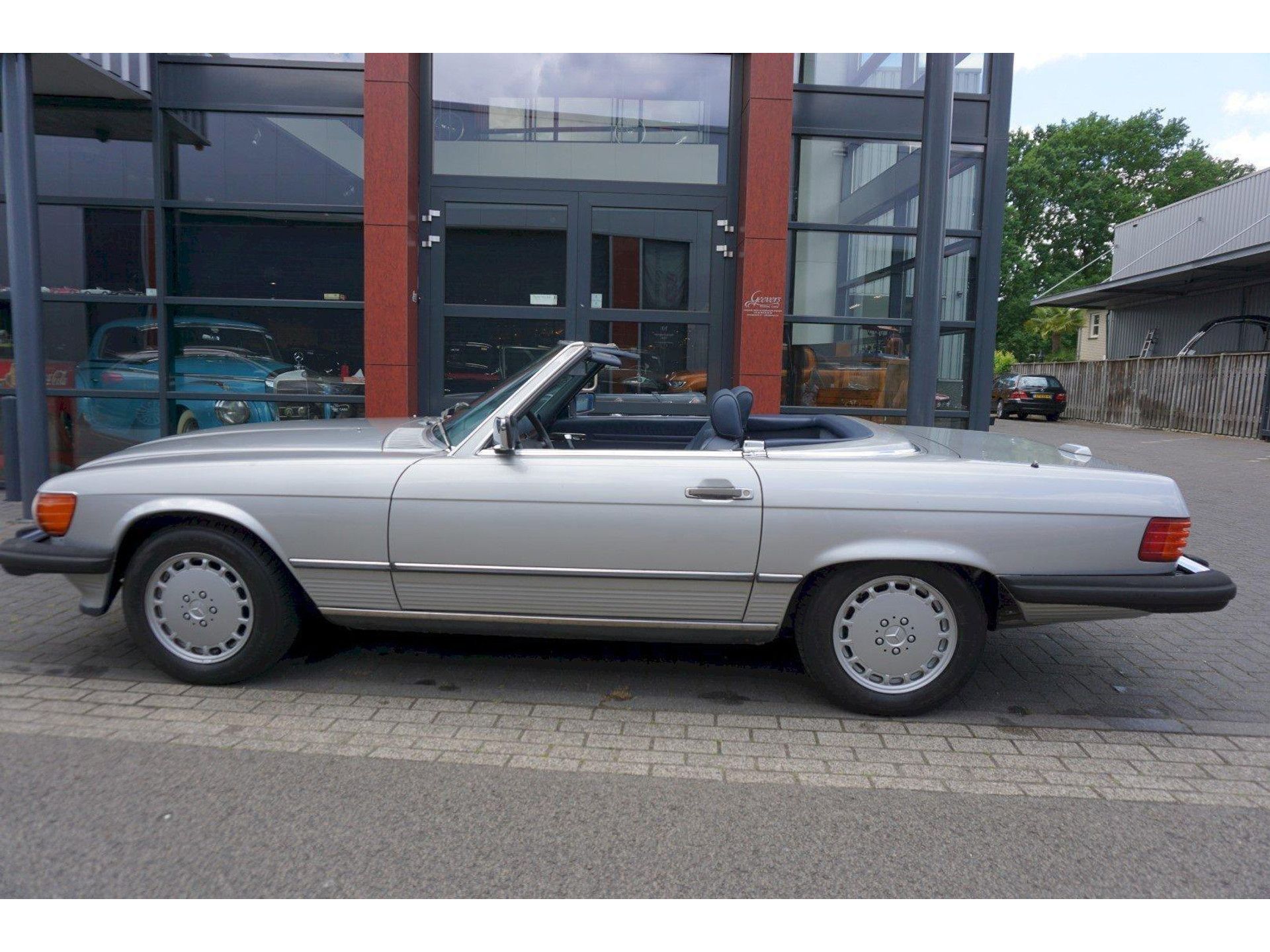 1989 Mercedes-Benz W107
