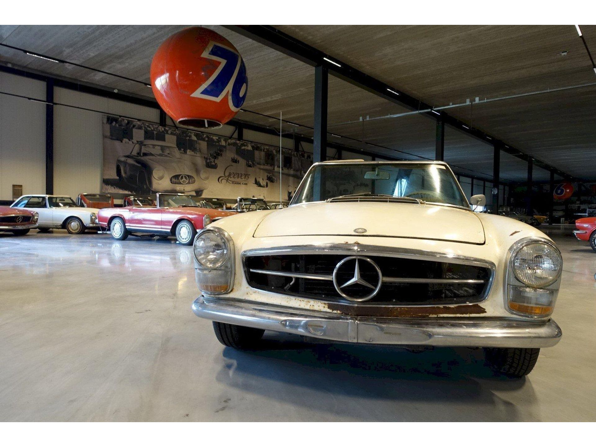 1966 Mercedes-Benz W113 Pagode