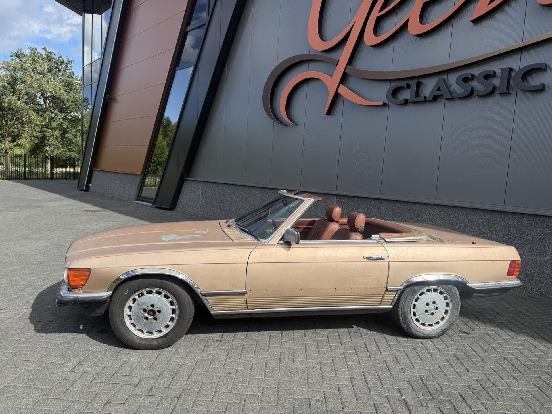 1984 Mercedes-Benz W107