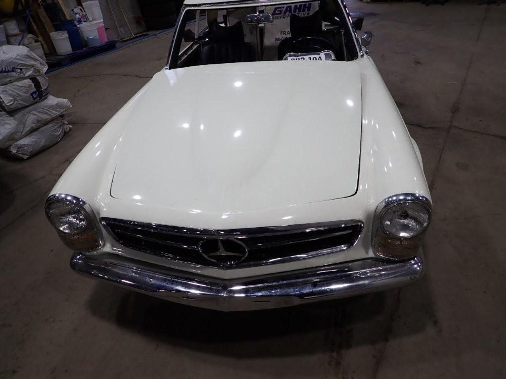 1970 Mercedes-Benz W113 Pagode 280SL