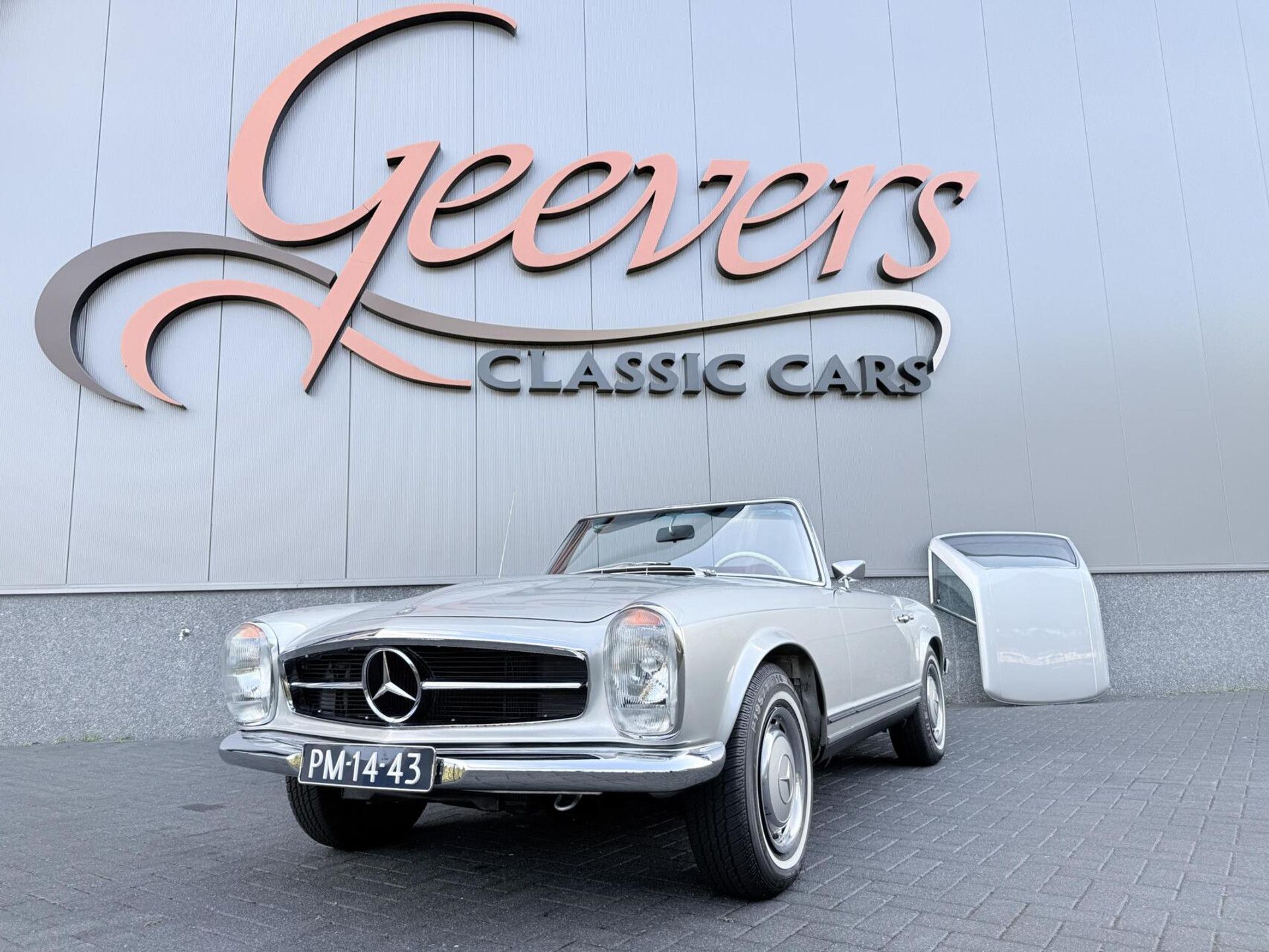 1968 Mercedes-Benz W113 Pagode 280SL