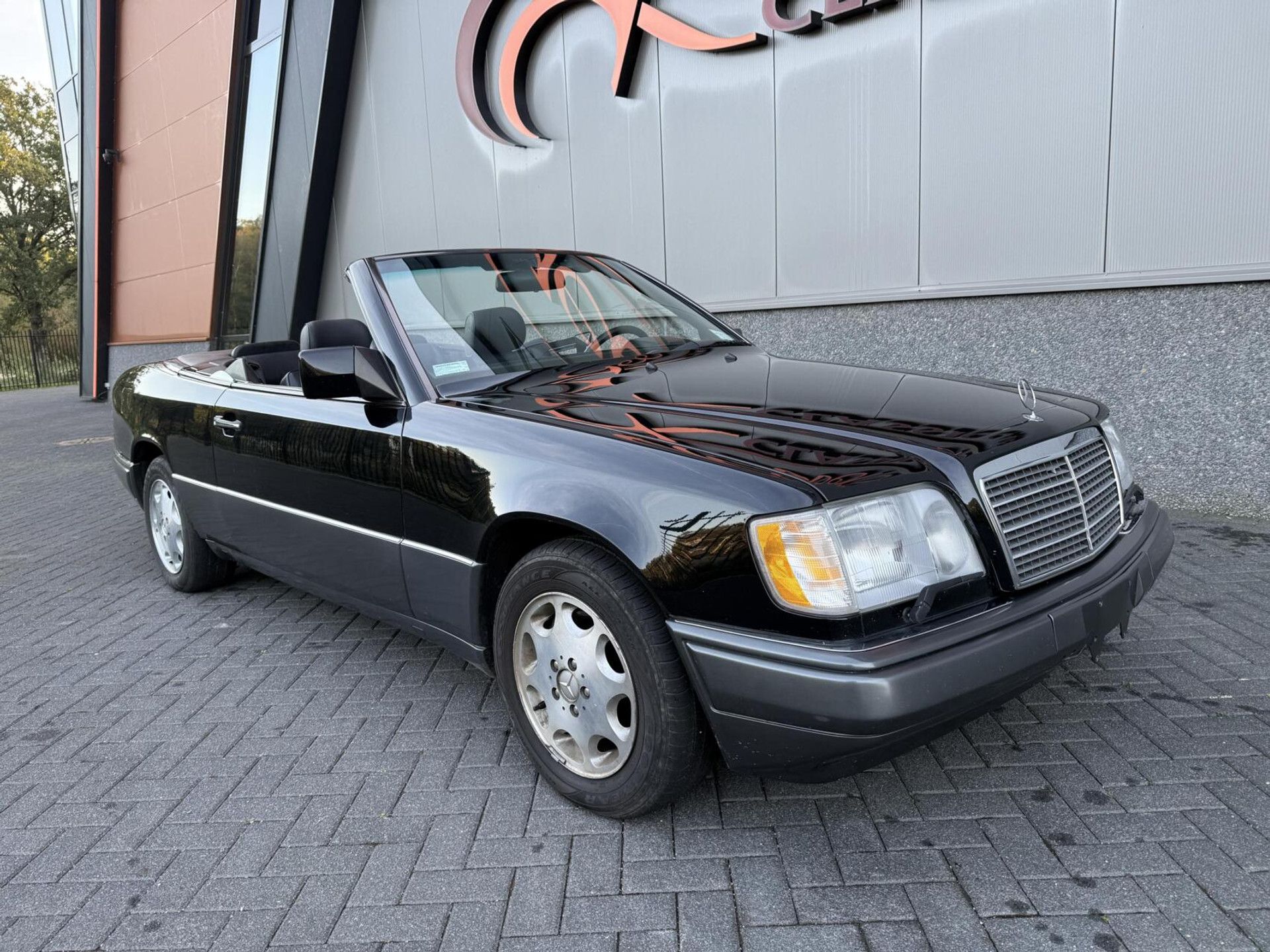 1995 Mercedes-Benz W124 E320