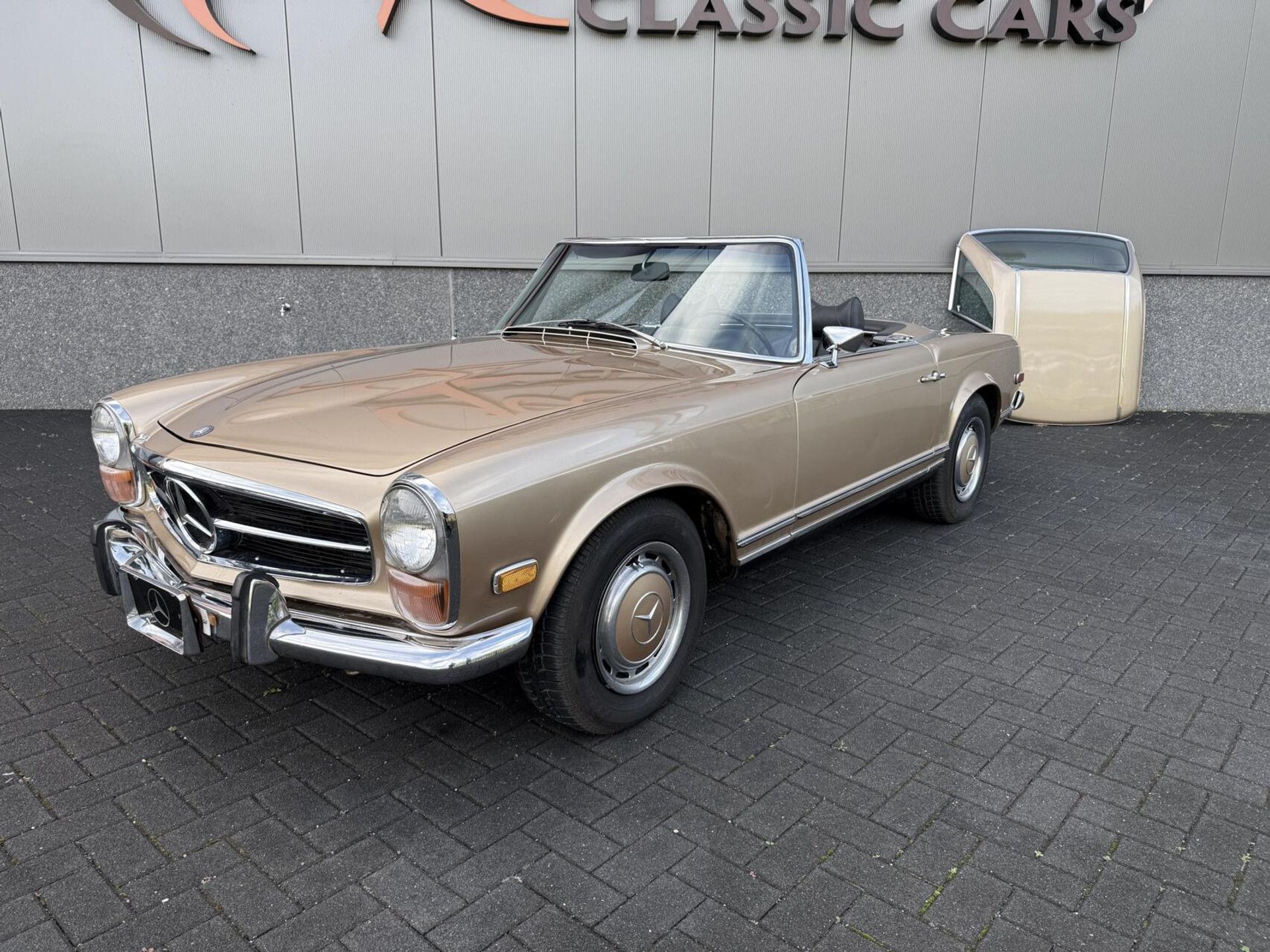 1971 Mercedes-Benz W113 Pagode 280SL